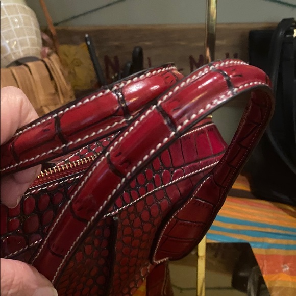 Tod's Di Bag in a red, crocodile-embossed leather finish. - Picture 4 of 15